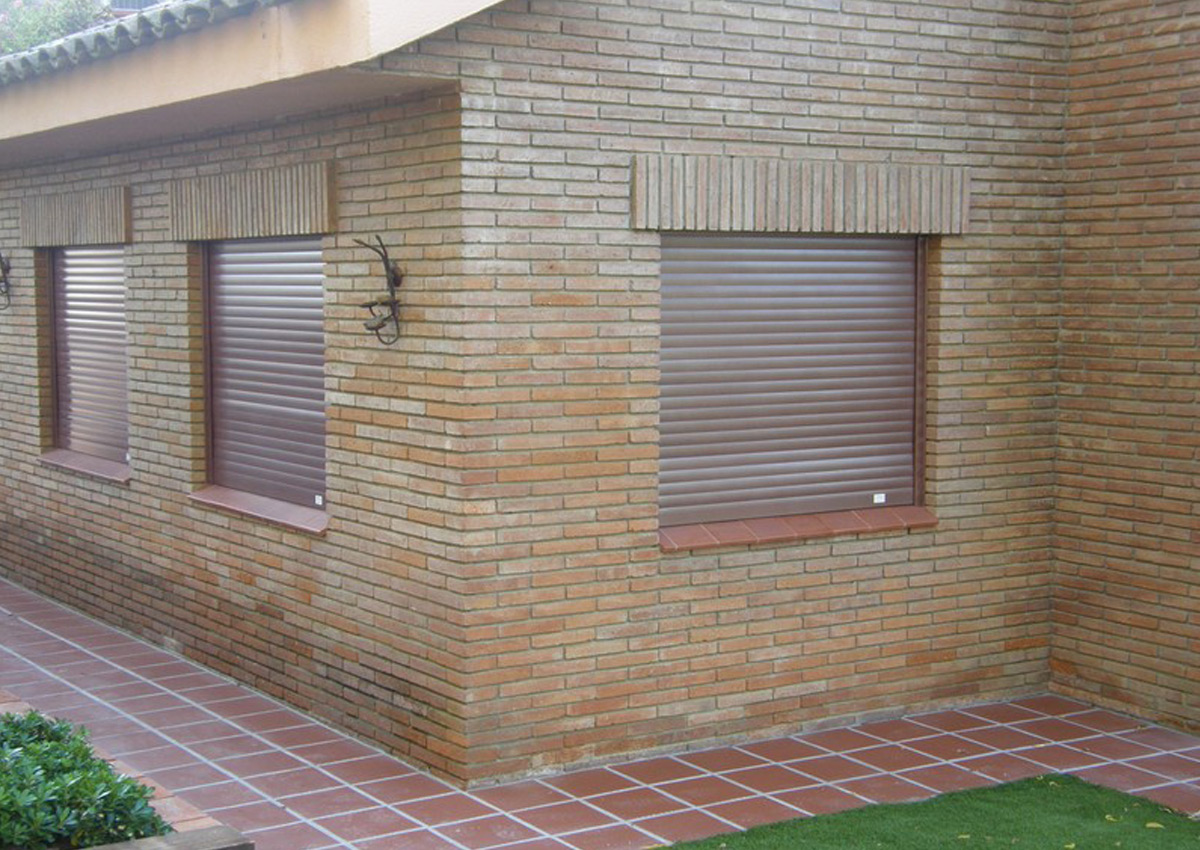 Cortinas y Puertas Anticiclones y Antihuracanes